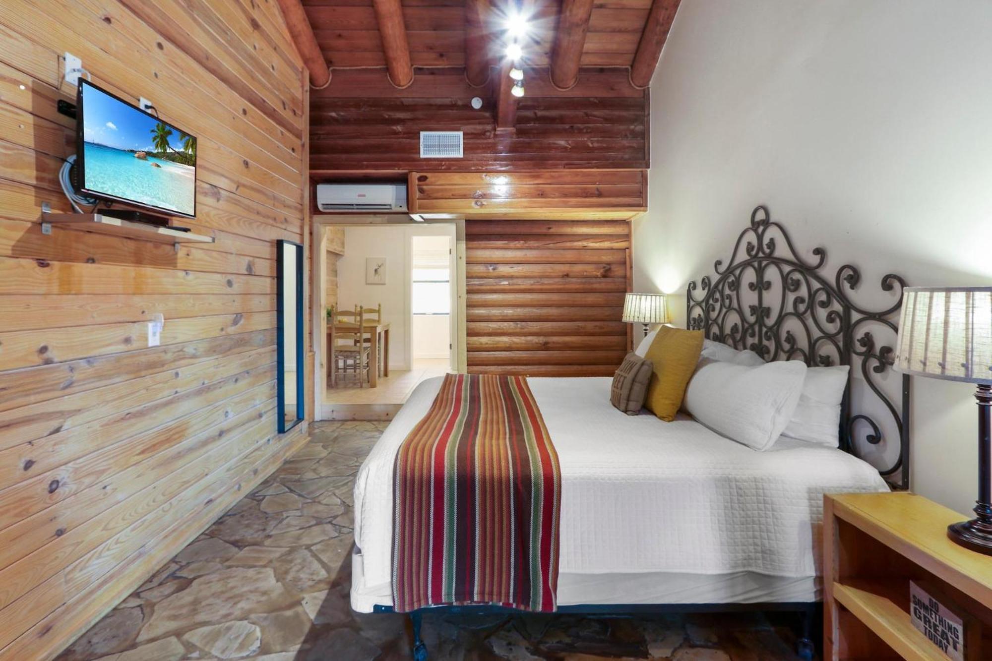 Wimberley Log Cabins Resort And Suites- Unit 3 المظهر الخارجي الصورة